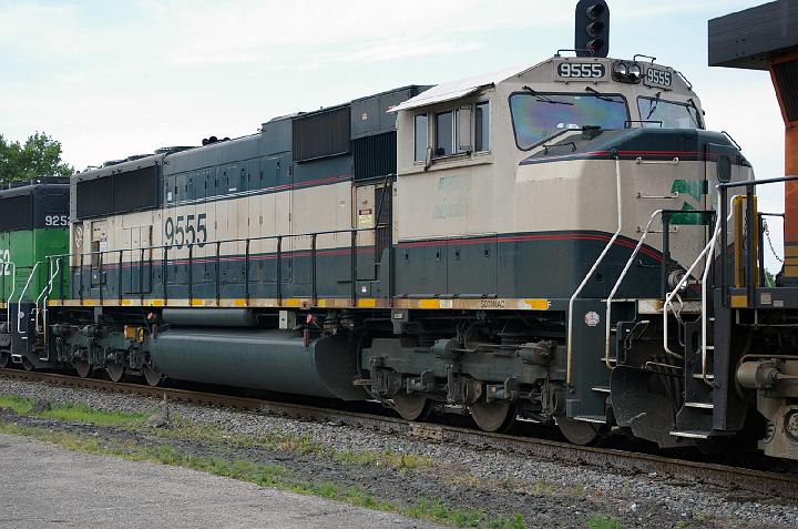 BN 9555 - SD70MAC.jpg